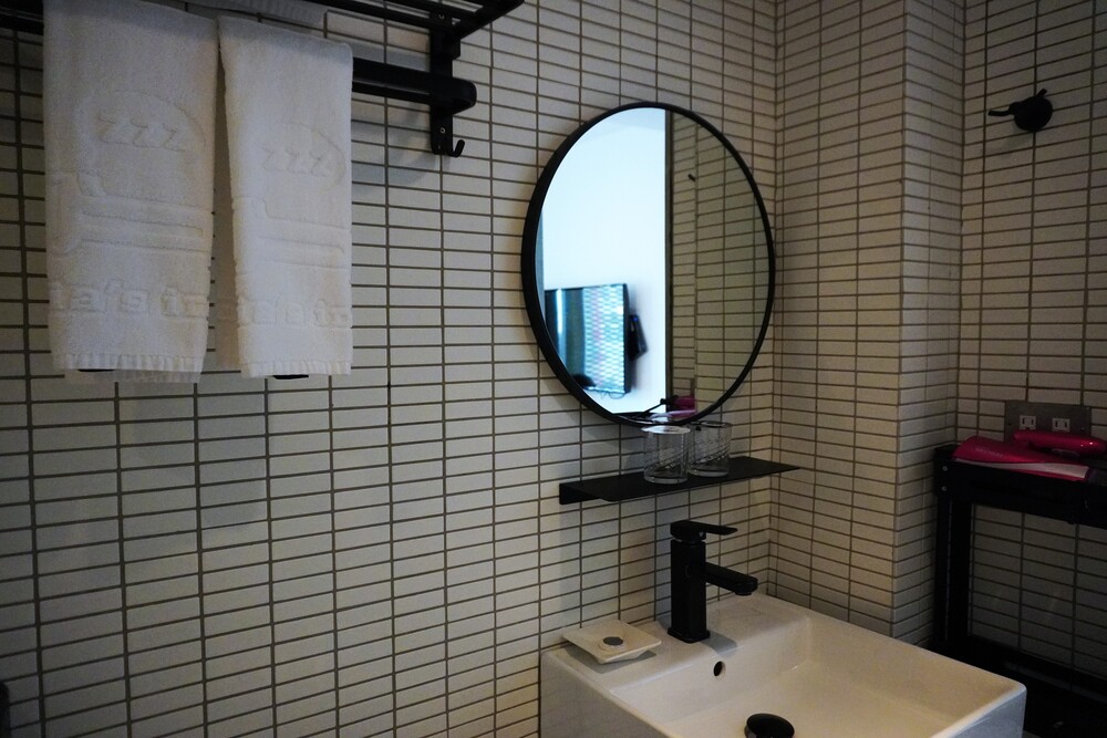 佳適旅舍 站前館